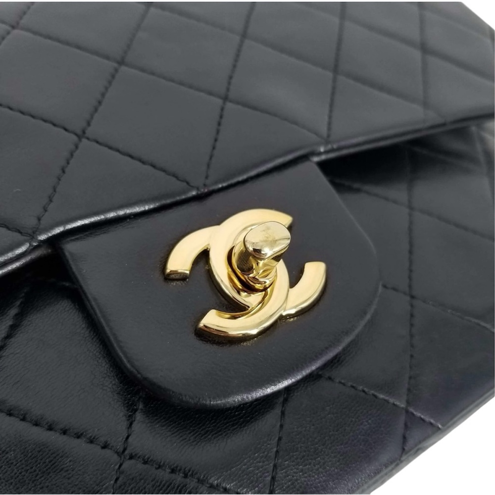 CHANEL Medium Classic Flap Bag - Picture 3 of 15